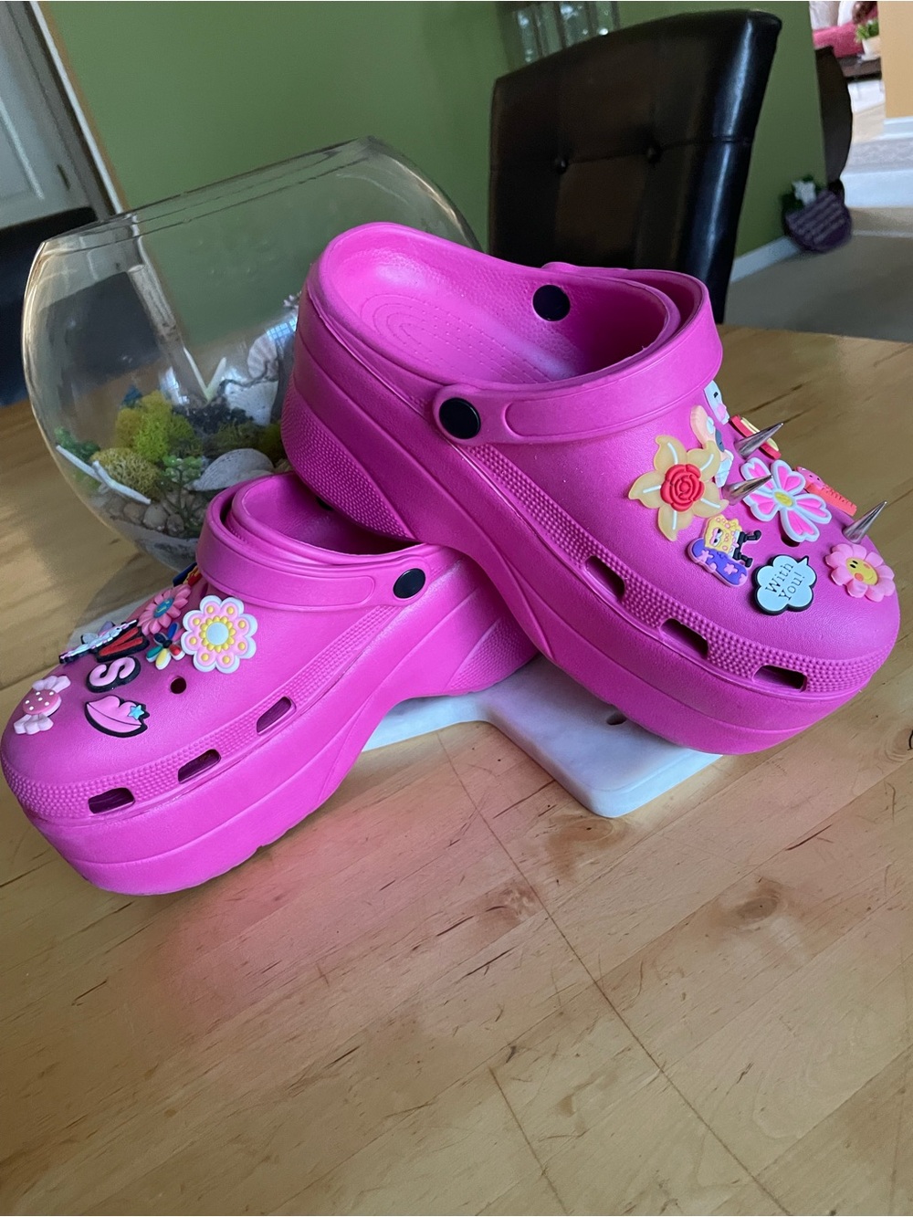 Women’s Platform Clog Shoes with Decorative Charms. These
charms are expensive🩷